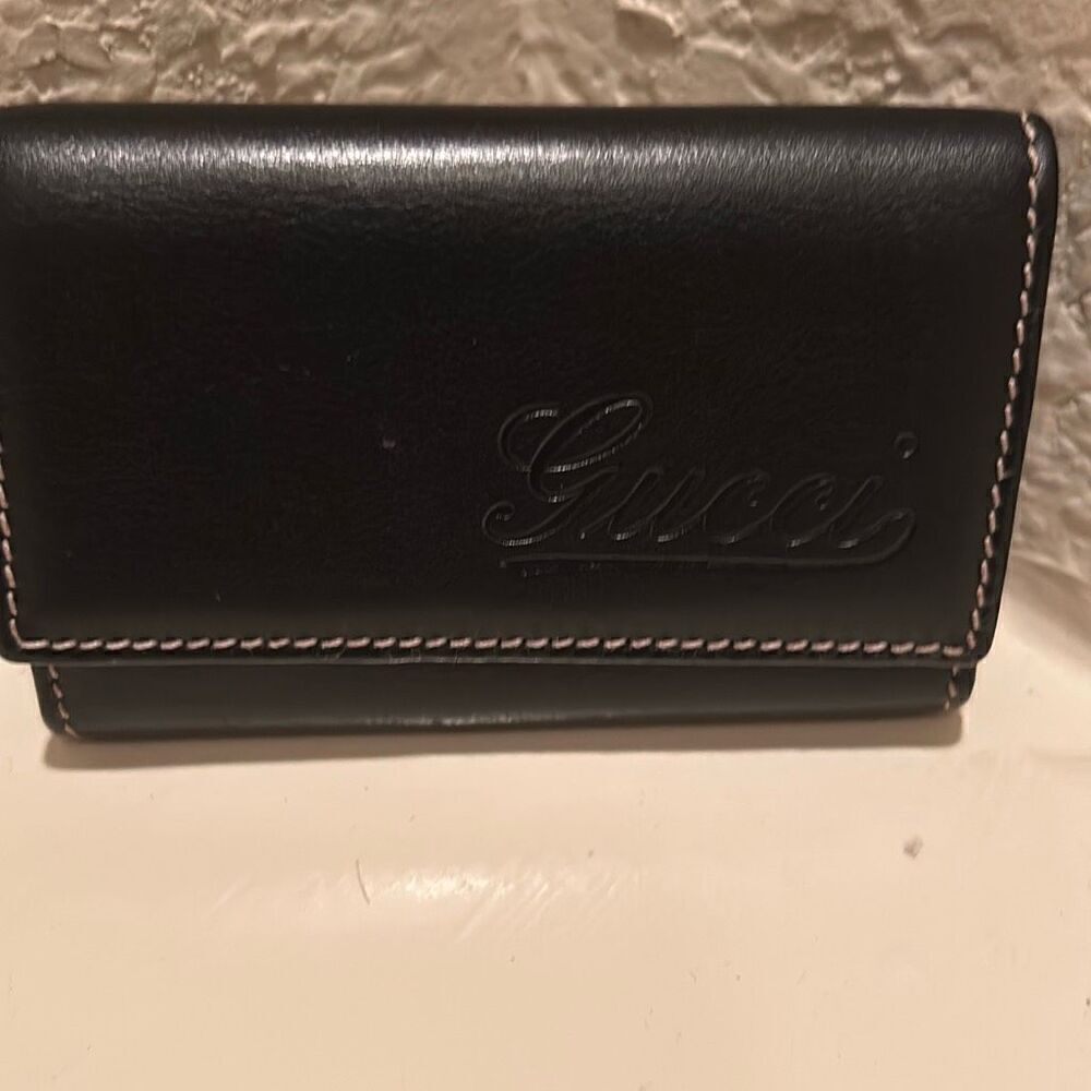 Gucci Foldover Key Holder Card Case Black Leather Script Logo Luxury Minimalist